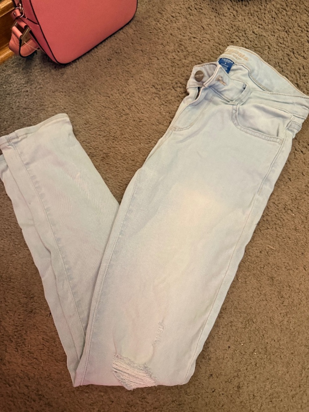 Arizona Jean company Jeans size 5 women’s. Excellent like new condition.